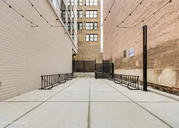 South Loop Rooftop With In & Out Parking 1 Chicago