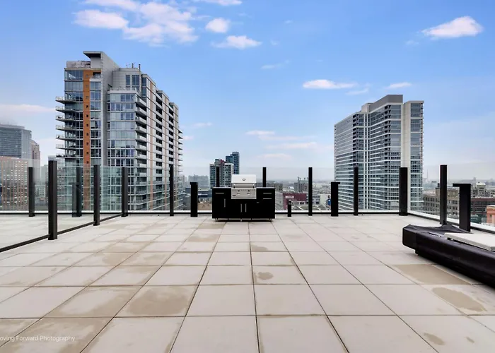 South Loop Rooftop With In & Out Parking 1 * Chicago