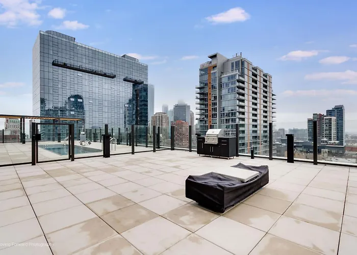 South Loop Rooftop With In & Out Parking 1 Chicago